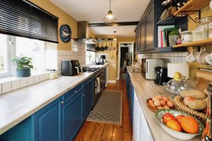 HIGH STREET- click for photo gallery